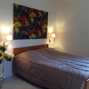 https://le-bastidon-du-luberon.fr-provencehotel.com