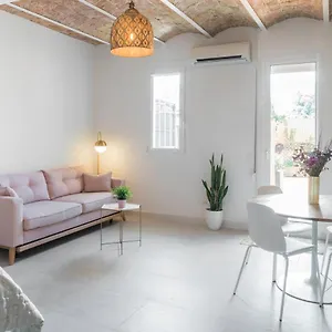 https://apartment-cosmopolitan.catalonia-hotels.com